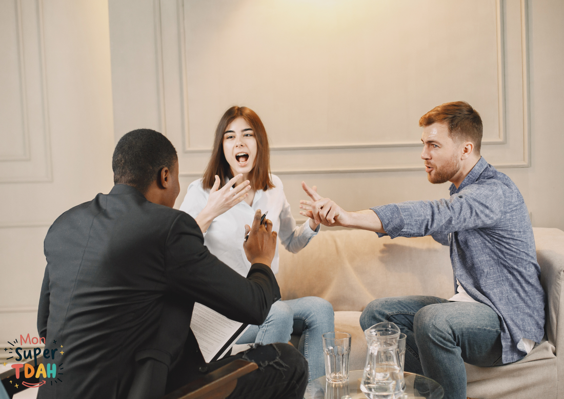 Trois personnes en pleine discussion animée avec des gestes expressifs