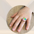 Bague de trèfle porté par une petite fille