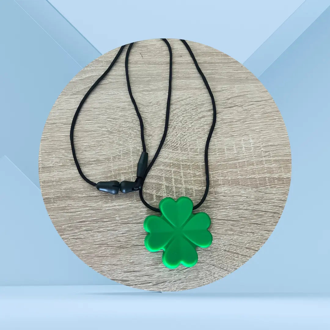 collier trèfle vert fermé 