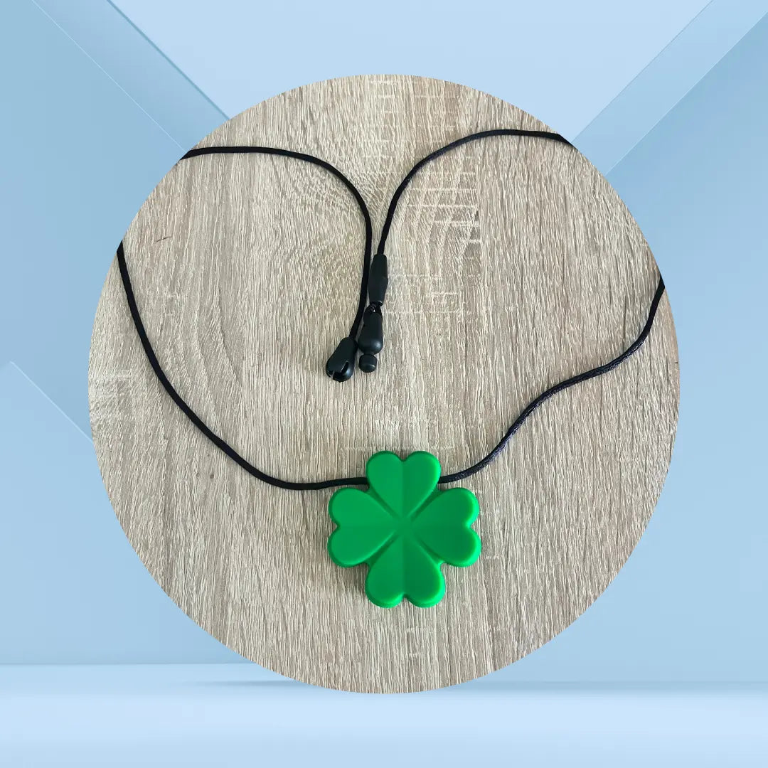 collier trèfle vert ouvert